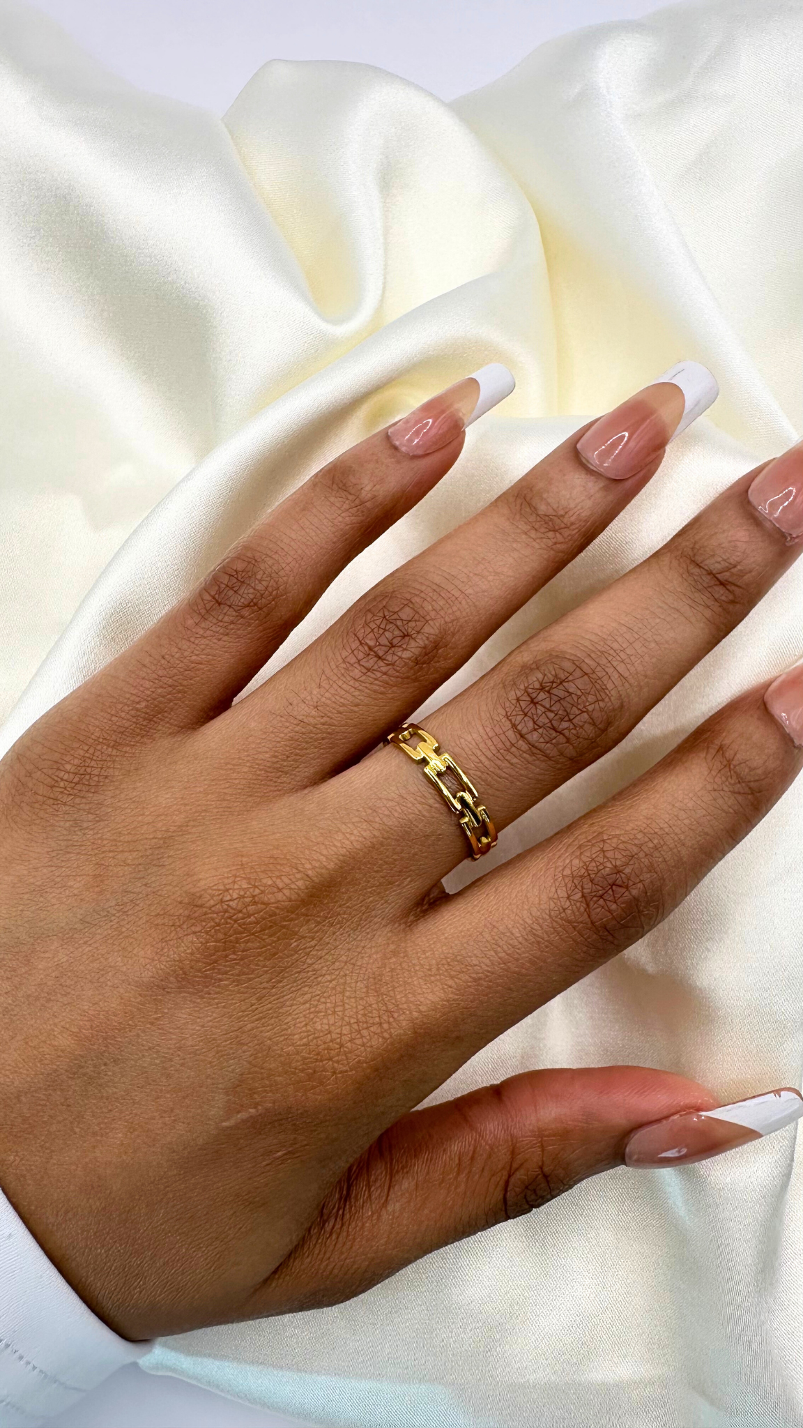 Mae Ring