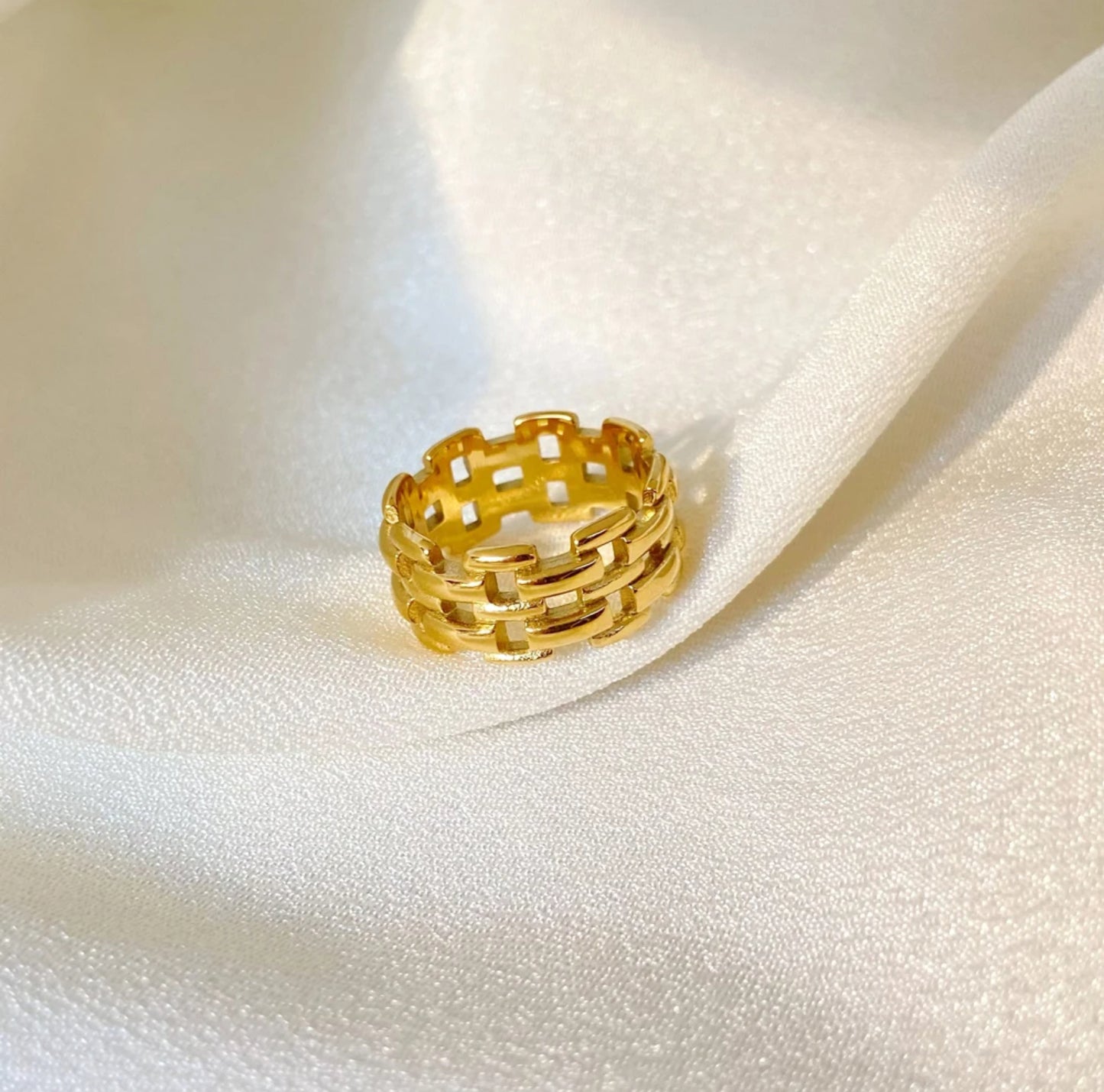 Elle Ring