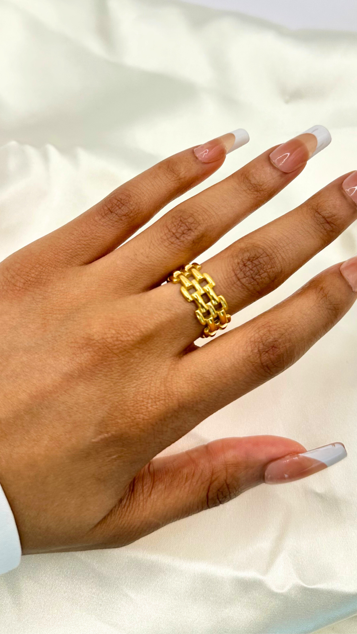 Elle Ring
