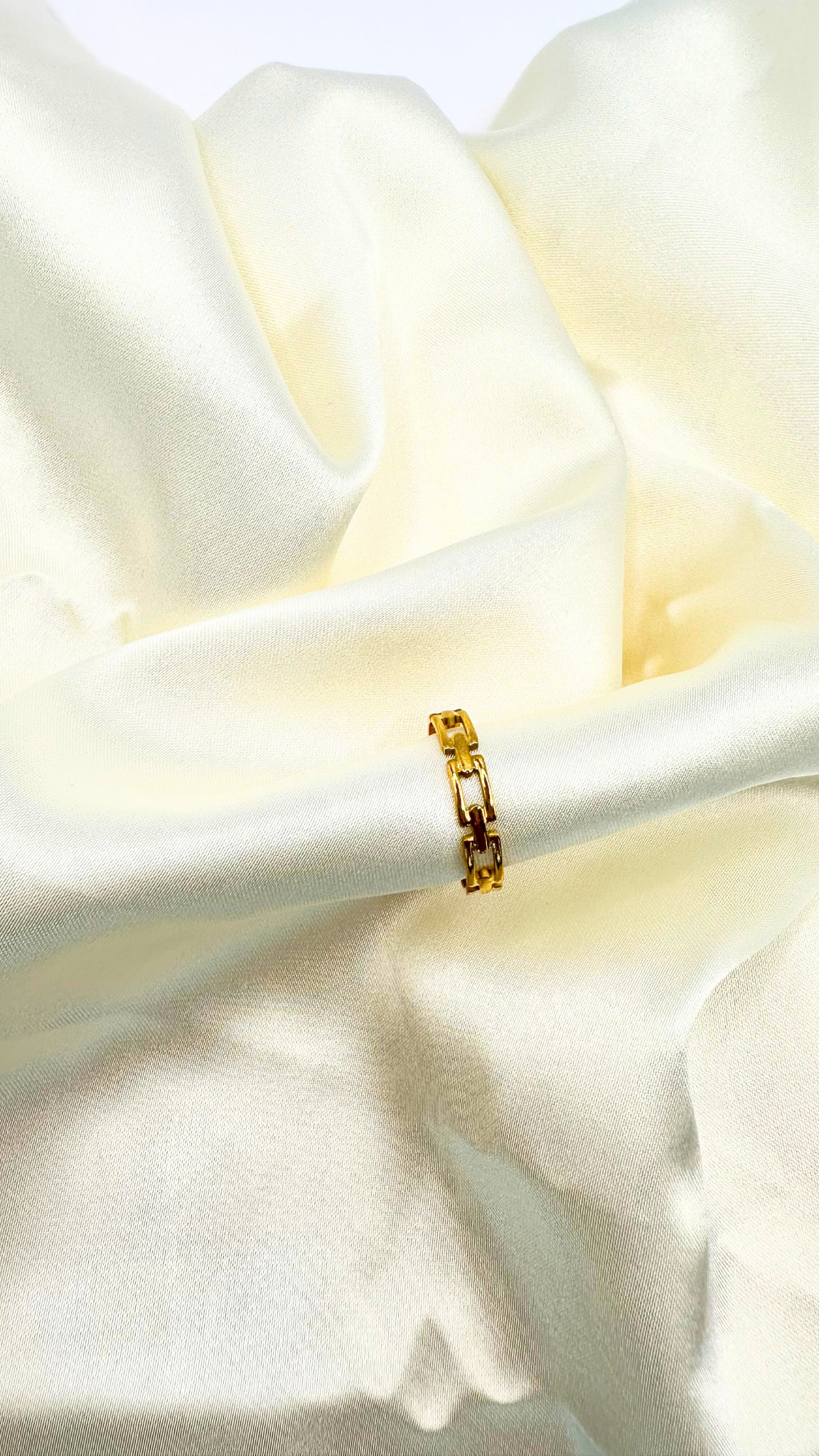 Mae Ring